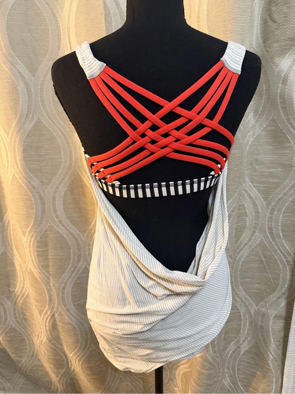 Lululemon Women’s White Striped Scoop Neck Tank Top